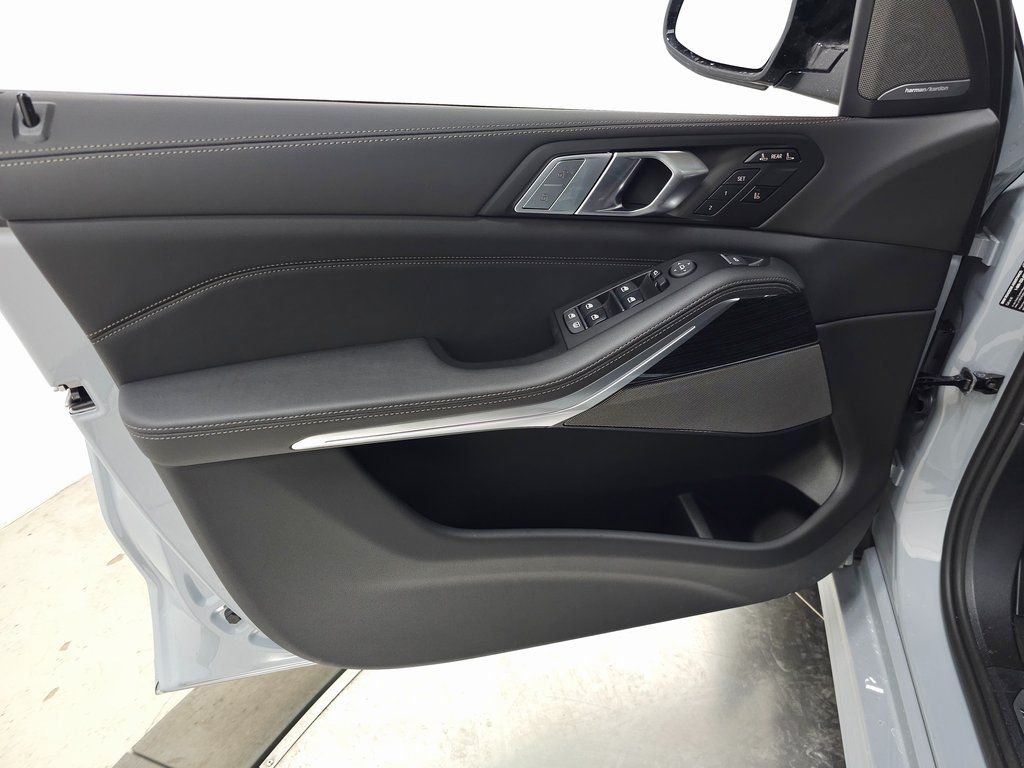 Used 2026 Gray Metallic BMW xDrive40i image 10