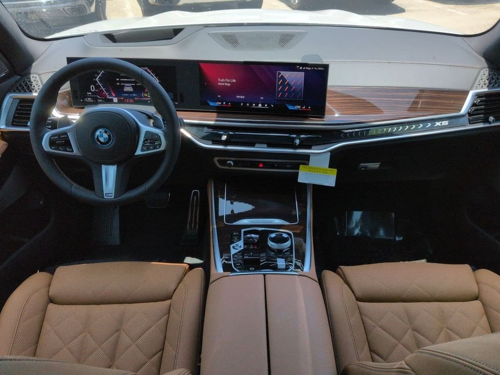 New 2026 Mineral White Metallic BMW xDrive50e image 15