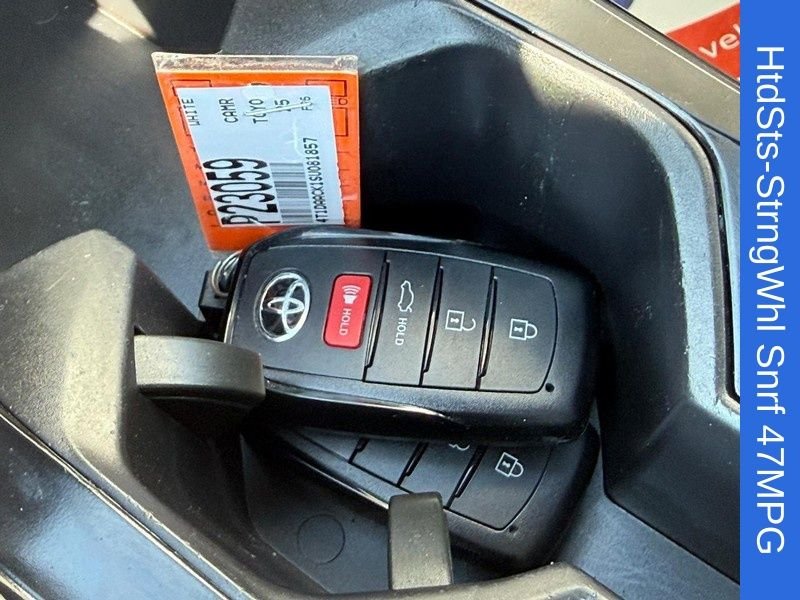 Used 2025 Ice Toyota SE image 30