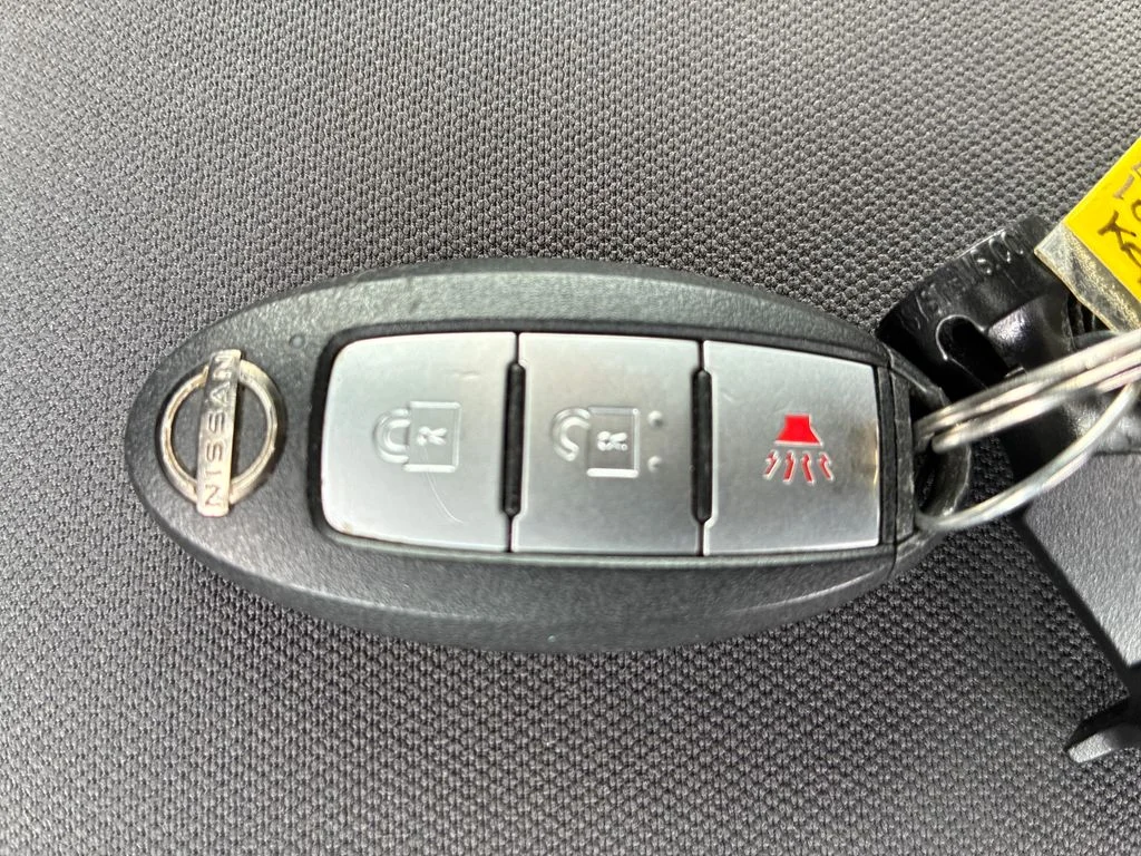 Used 2022 Blue Nissan SV image 3