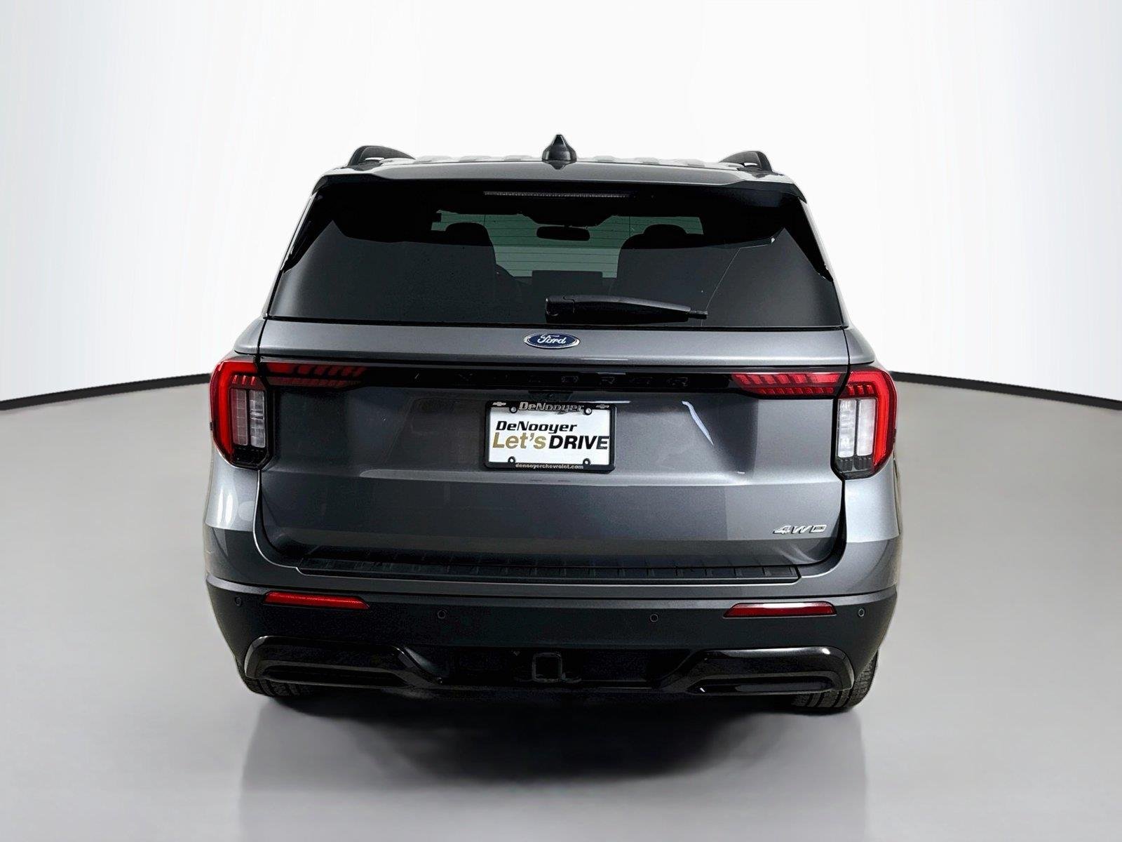 Used 2025 Gray Ford ST-Line image 11