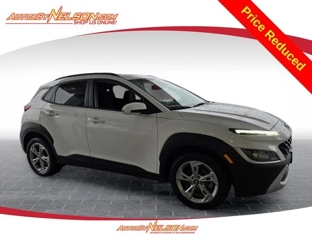 Used 2023 White Hyundai SEL image 1