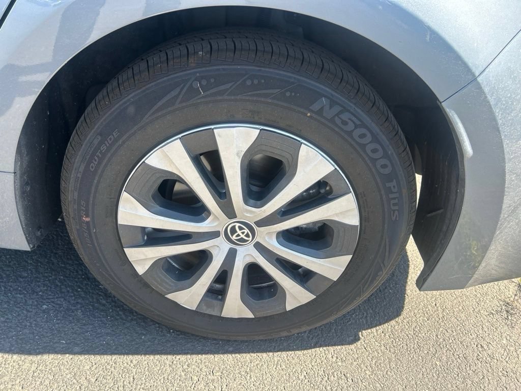 Used 2022 Celestite Toyota LE image 27