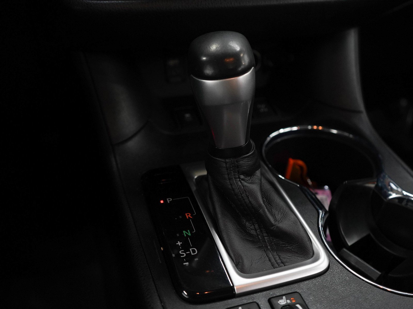 Used 2018 Blizzard Pearl Toyota Xle image 18