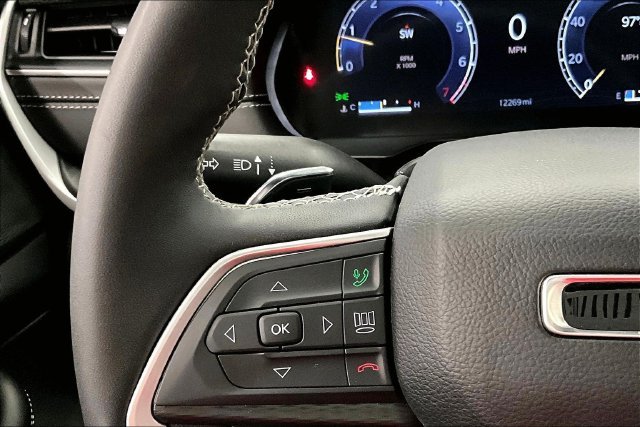 Used 2025 Diamond Black Crystal Pearlcoat Jeep Altitude X image 27