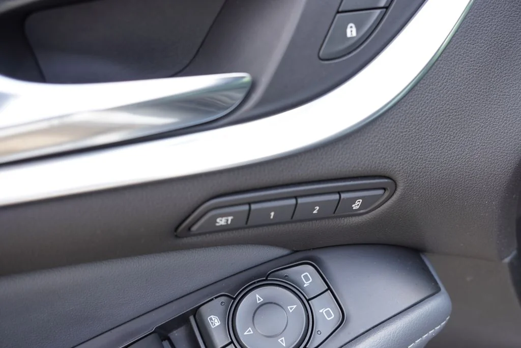Used 2022 Summit White Buick Premium Group image 24