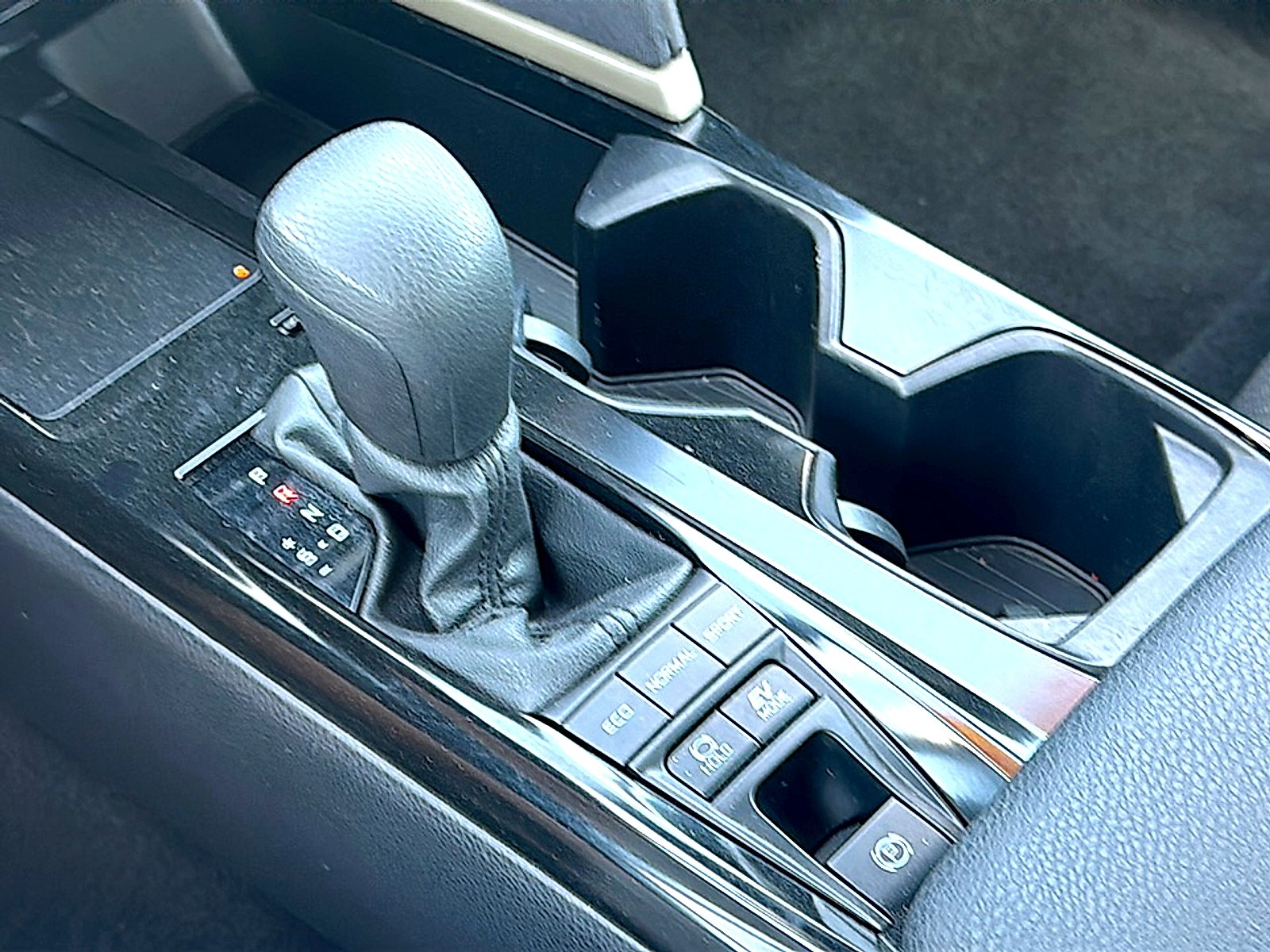 Used 2025 Super Black Toyota LE image 33