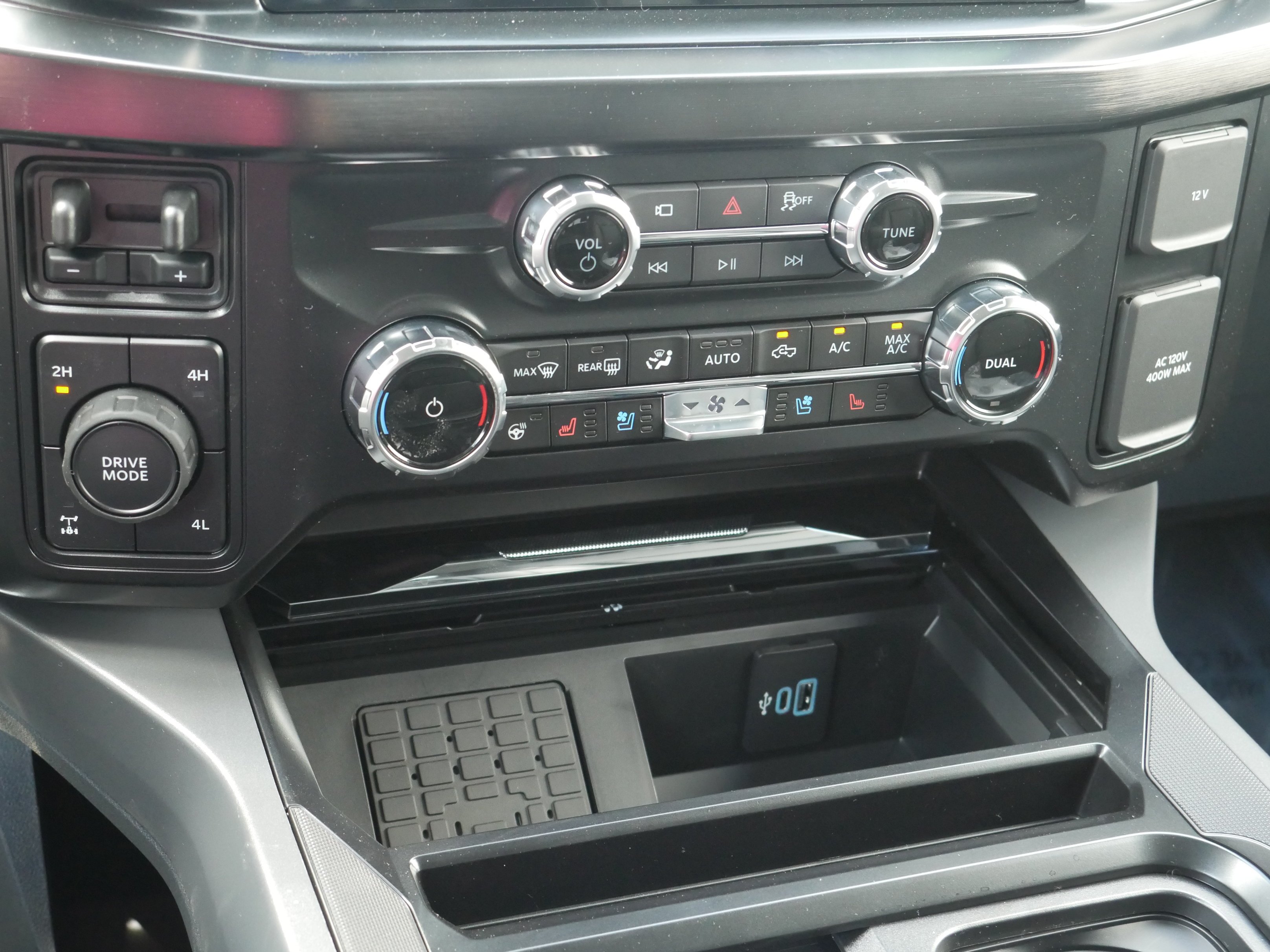 New 2026 Carbonized Gray Metallic Ford F-350® Lariat® image 17