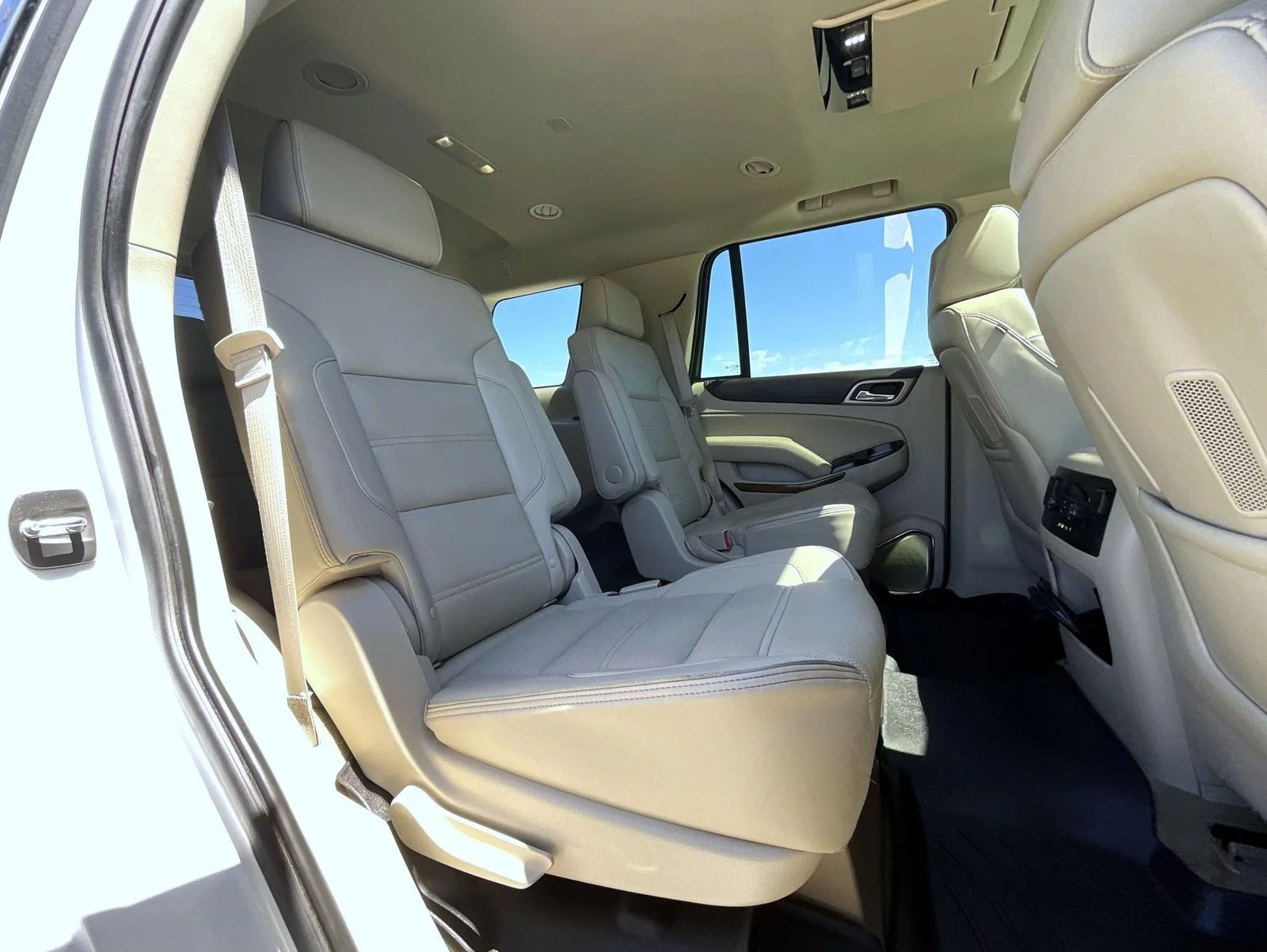 Used 2016 White GMC Denali image 22