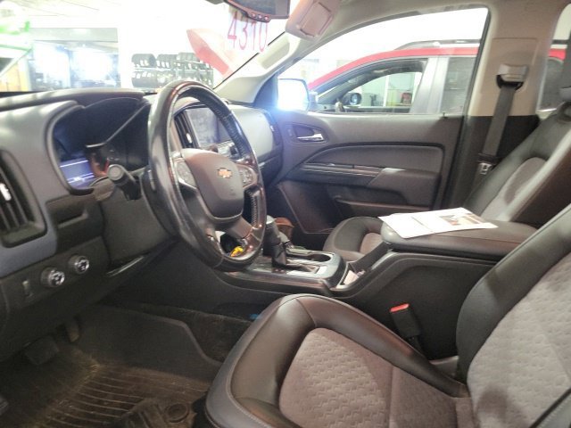 Used 2018 Green Chevrolet Z71 image 2