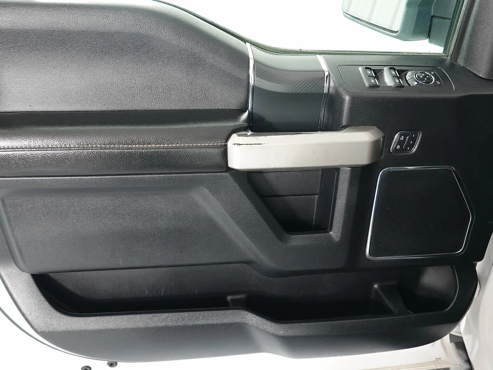 Used 2019 Oxford White Ford LARIAT image 11