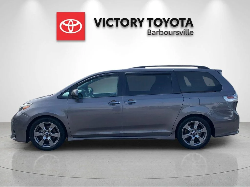Used 2018 Gray Toyota SE Premium image 2