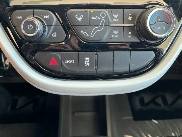 Used 2021 Silver Ice Metallic Chevrolet Premier image 31