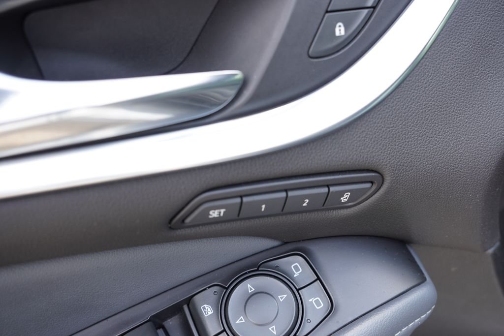 Used 2022 Summit White Buick Premium Group image 24