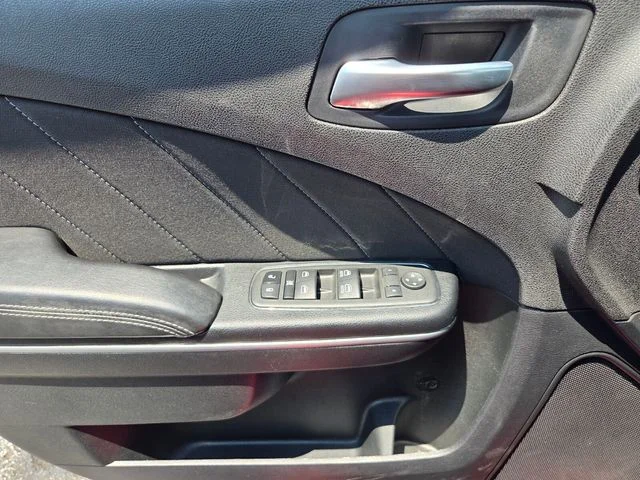 Used 2023 Red Dodge SXT image 27