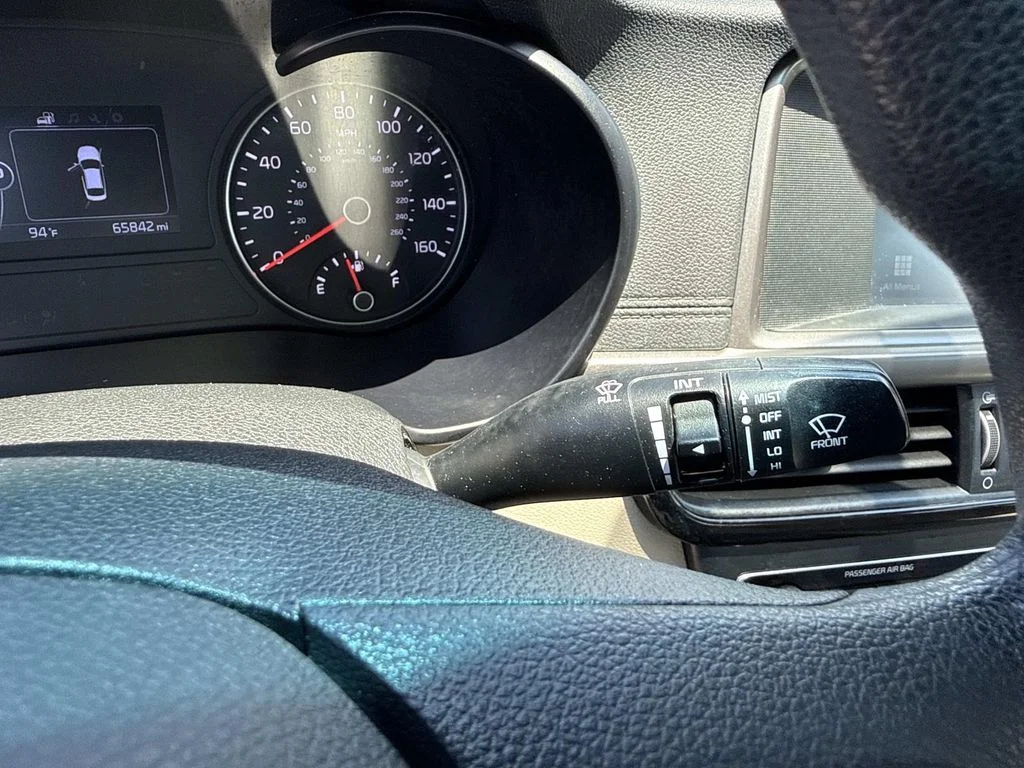 Used 2018 White Kia LX image 35