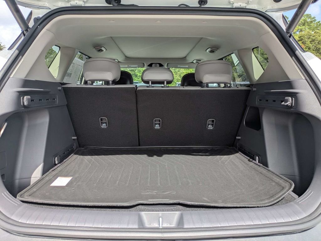 New 2027 Snow White Pearl Kia EX image 13