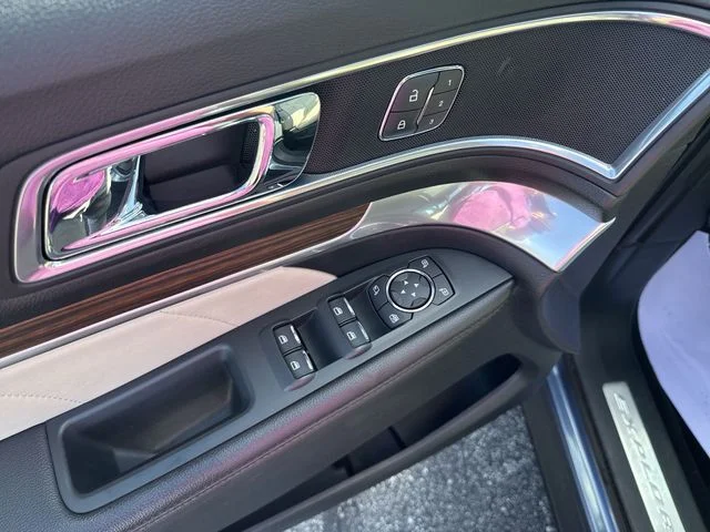 Used 2019 Blue Metallic Ford Limited image 17