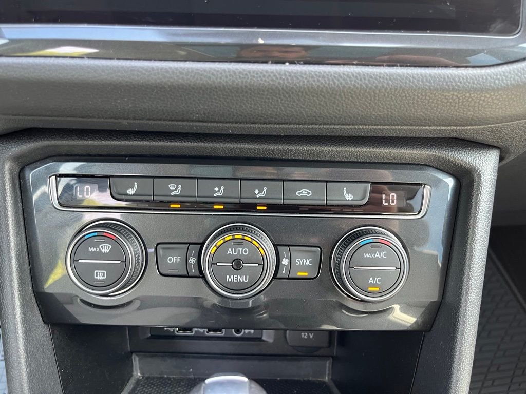 Used 2019 Green Volkswagen 2.0T SEL image 17