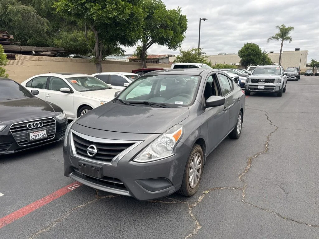 2016 Nissan Versa 1.6 S MT's photo