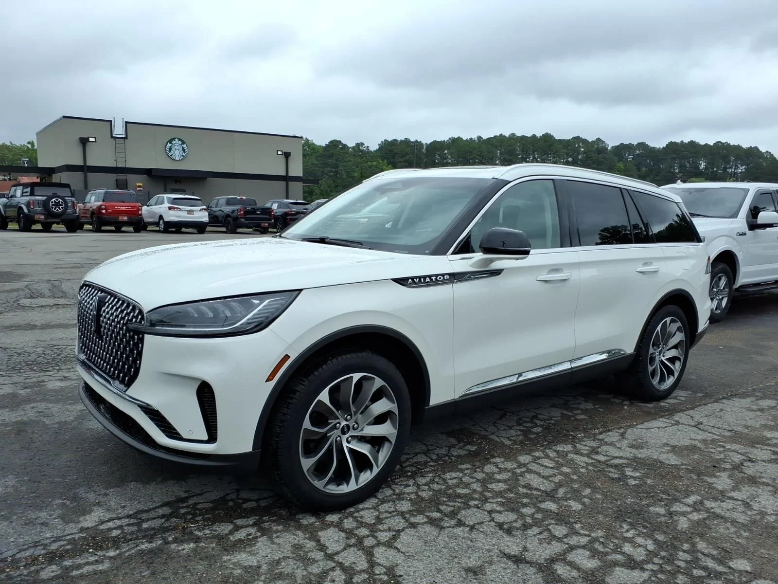 2025 Lincoln Aviator Premiere AWD's photo