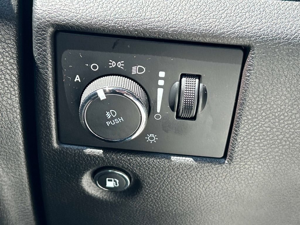 Used 2020 White Jeep Laredo E image 31
