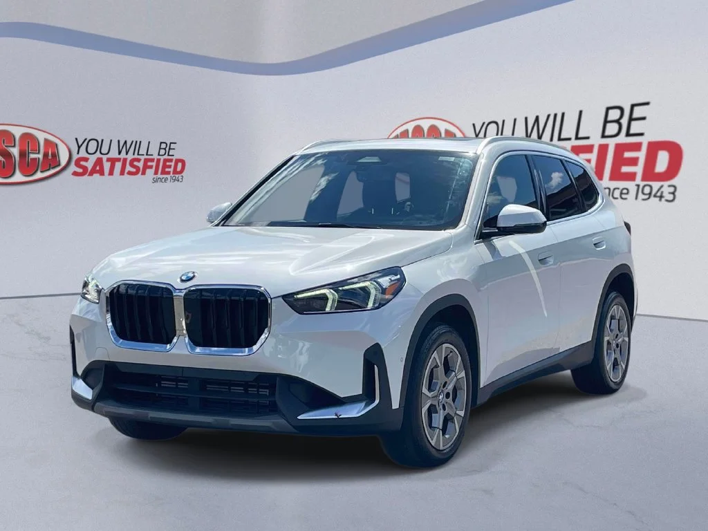 Used 2023 White BMW xDrive28i image 4