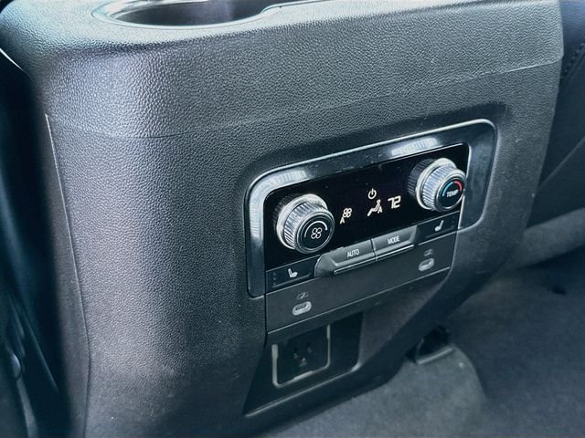 Used 2022 Black GMC SLT image 27
