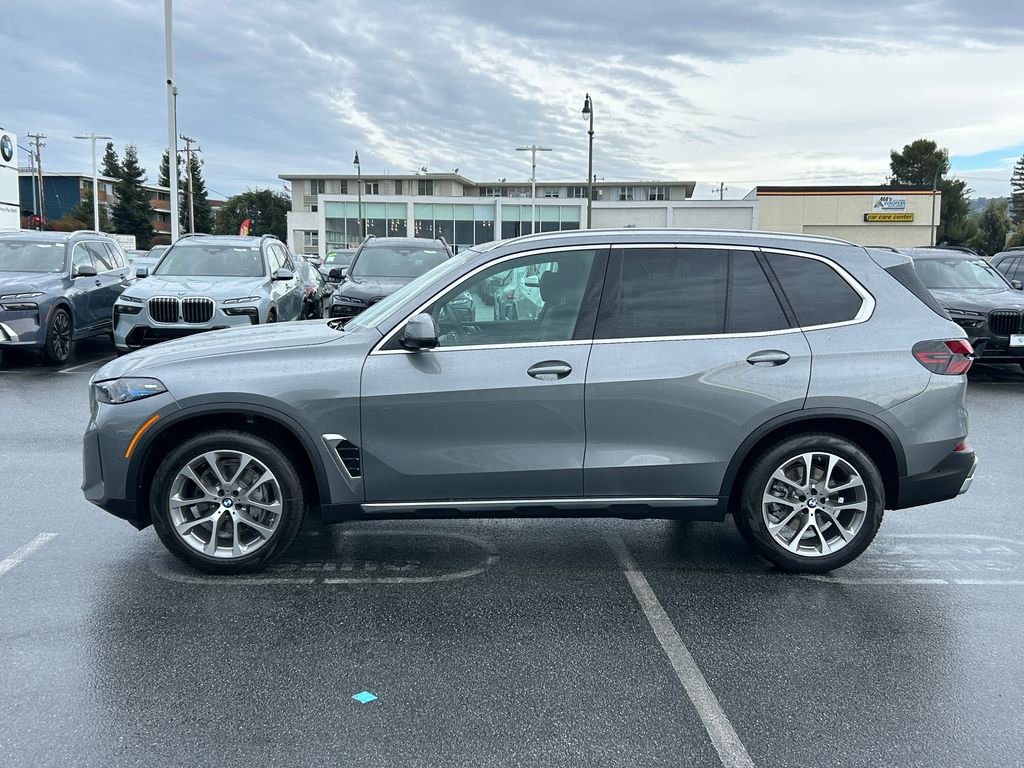 New 2026 Skyscraper Grey Metallic BMW xDrive40i image 2