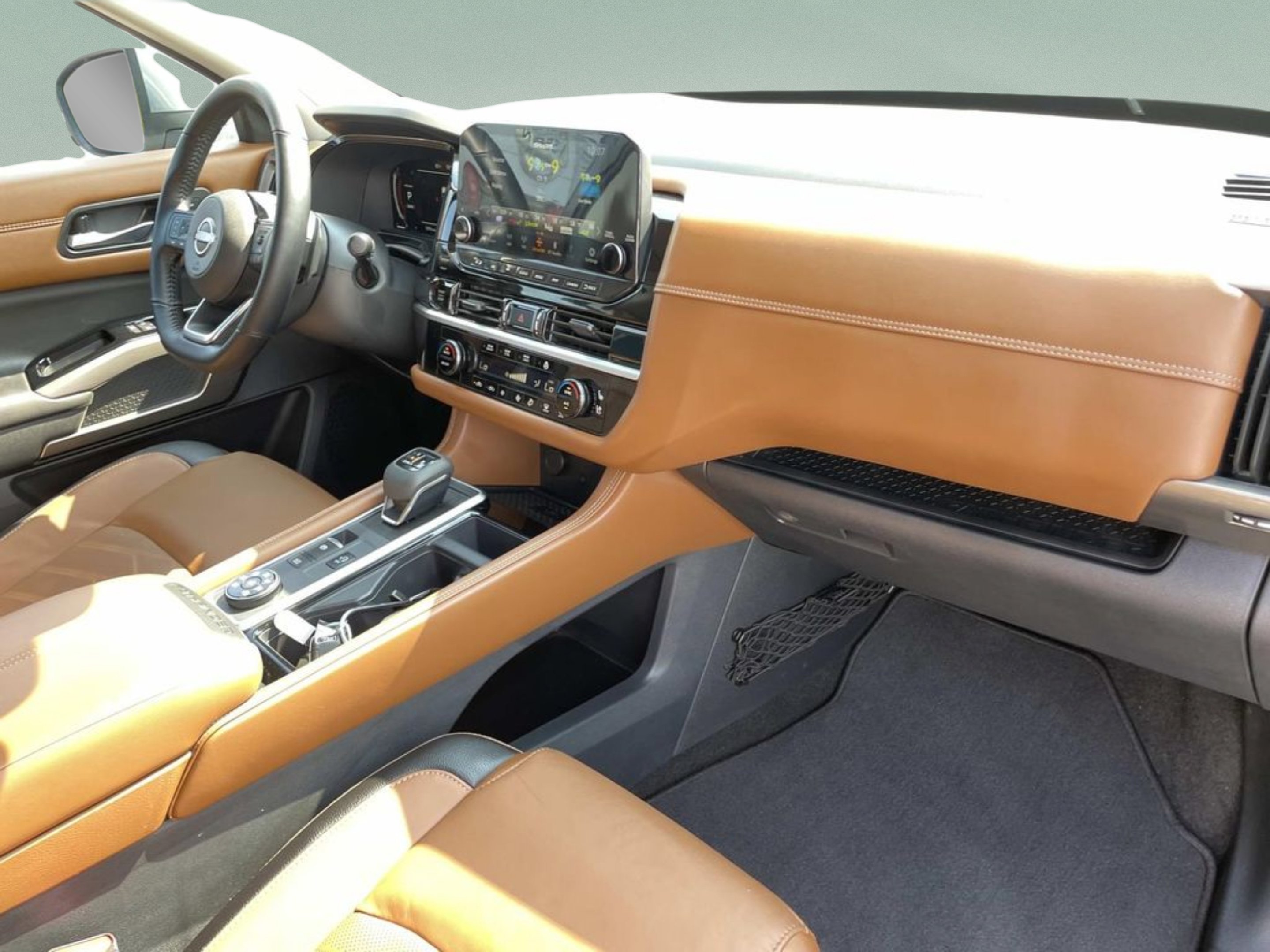 Used 2025 Gray Nissan Platinum image 20