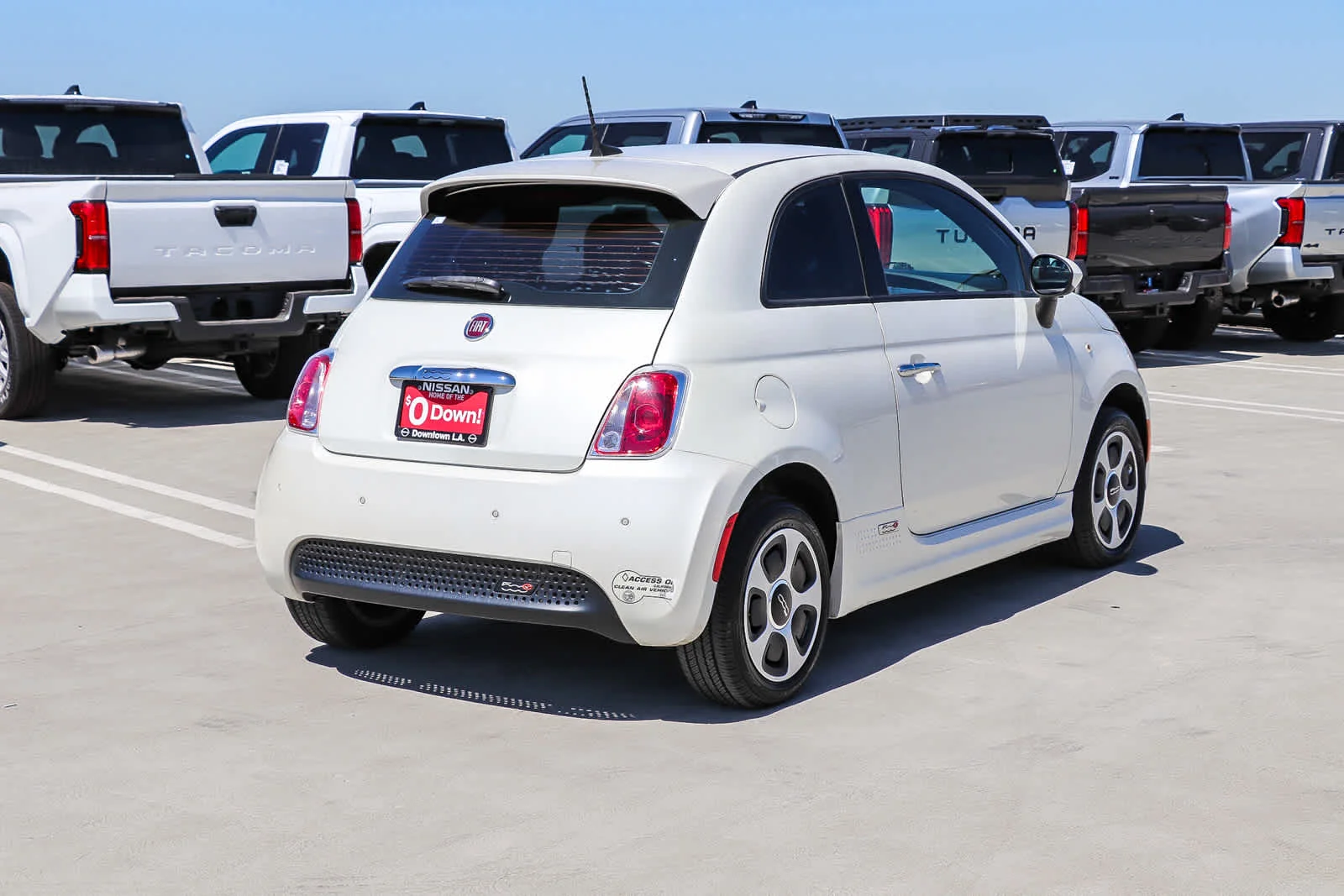 Used 2016 Bianco Perla (Pearl White Tri-Coat) FIAT  image 6