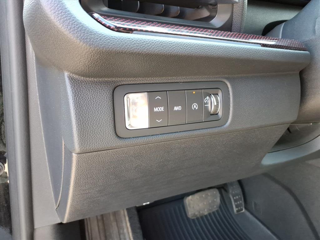 Used 2026 MOSAIC BLACK META Chevrolet AWD Z71 image 21