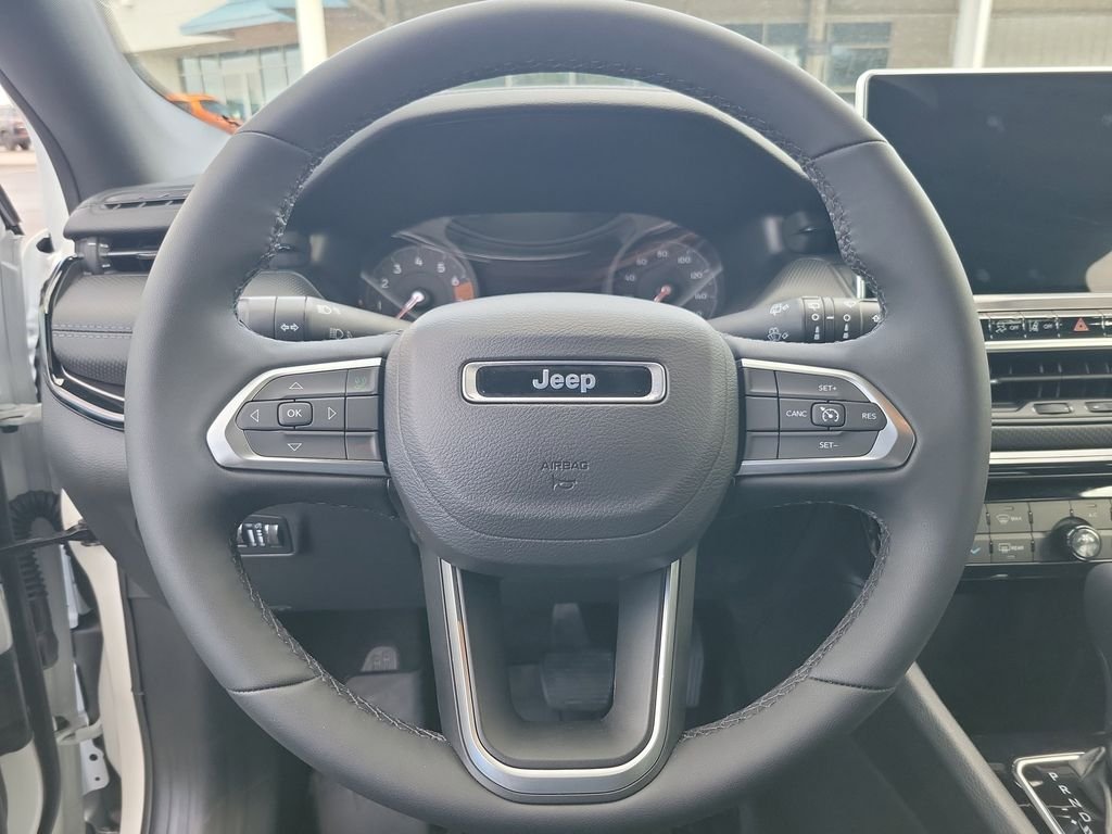 New 2026 Bright White Clearcoat Jeep Latitude image 22