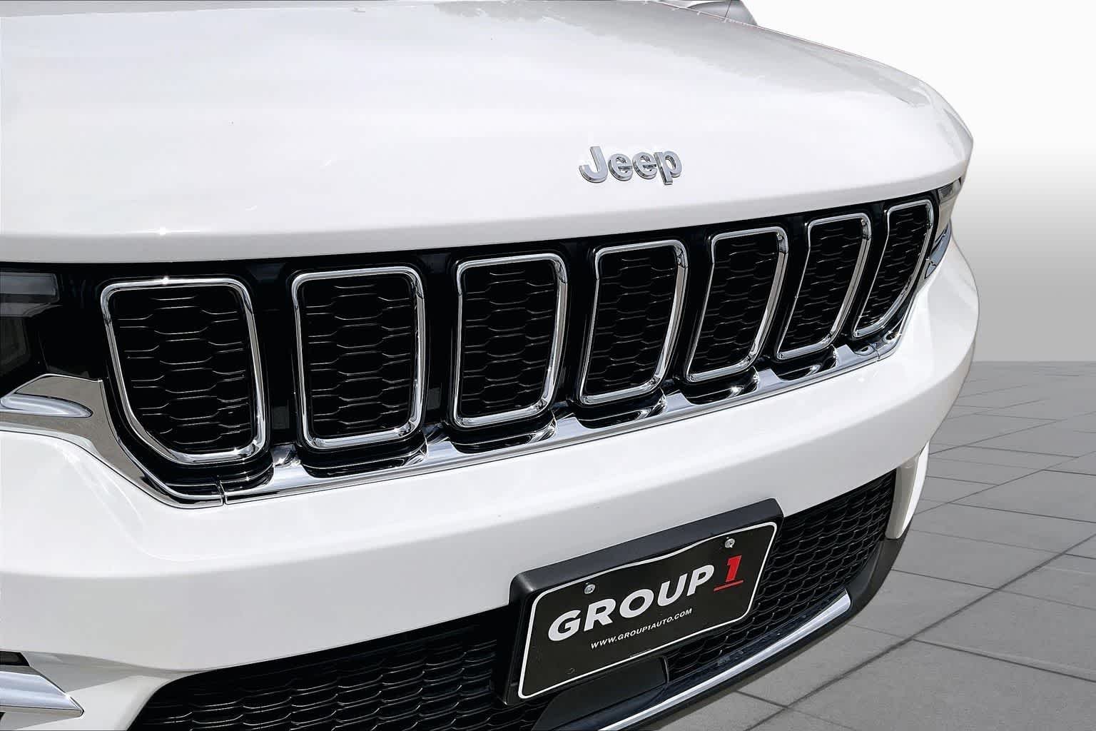 Used 2023 Bright White Clearcoat Jeep Limited image 29