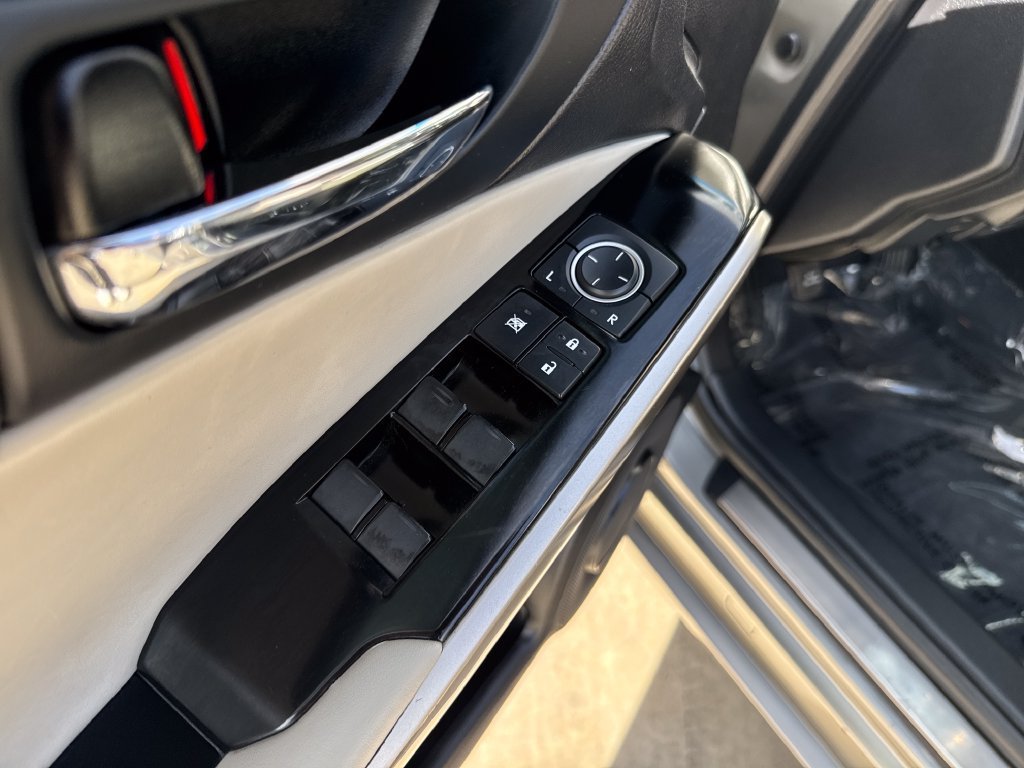Used 2014 Atomic Silver Lexus 4DR SDN RWD image 11