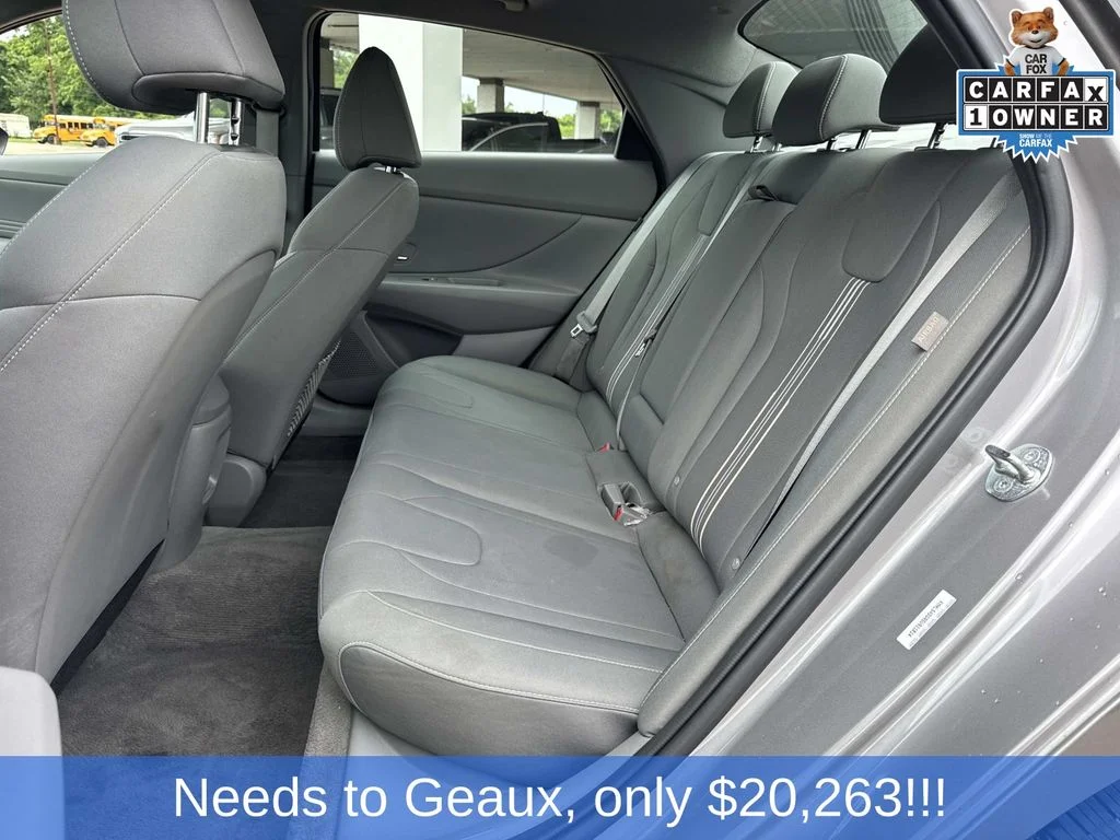 Used 2025 Silver Hyundai SEL Convenience image 29
