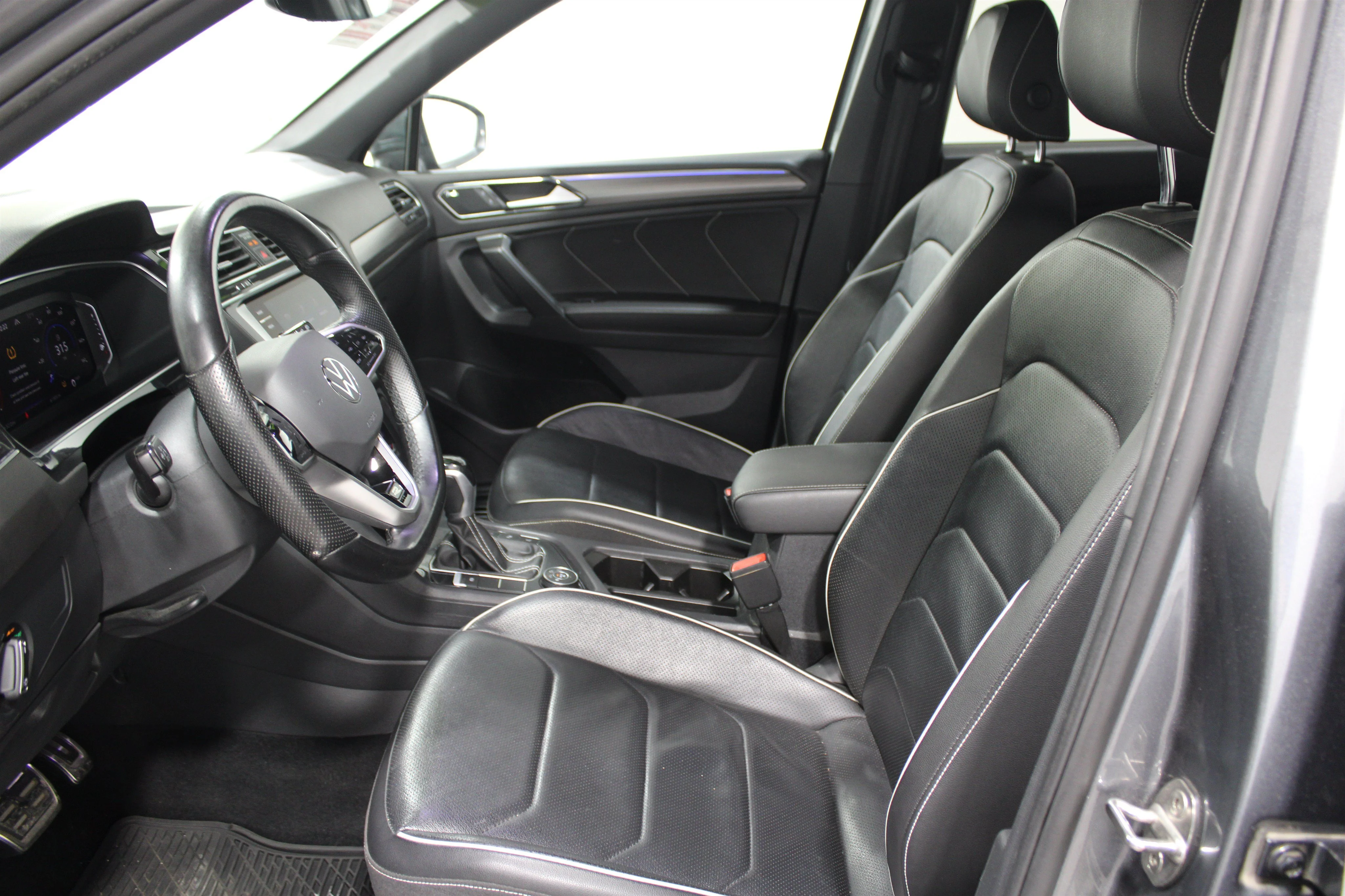 Used 2022 Gray Volkswagen SEL R-Line image 3
