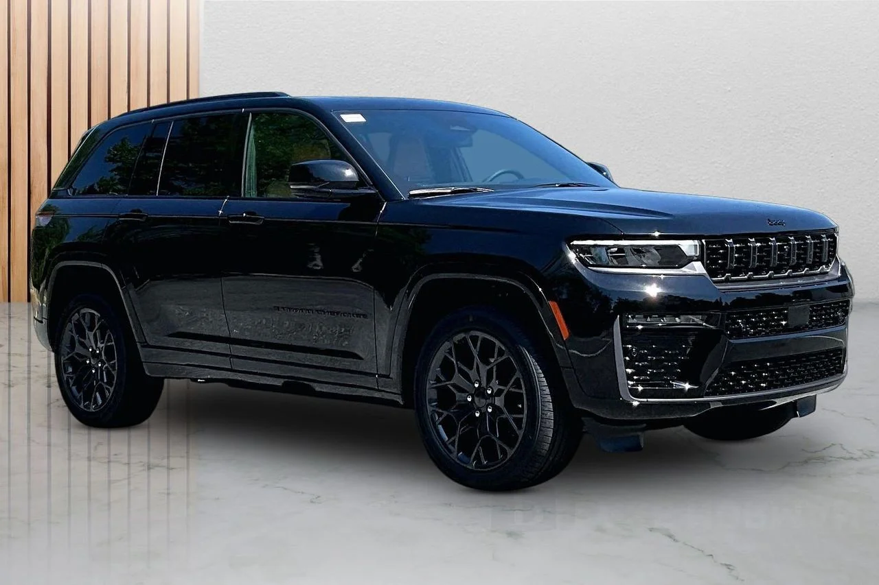 New 2026 Diamond Black Crystal Pearl-Coat Exterior Paint Jeep Summit image 2