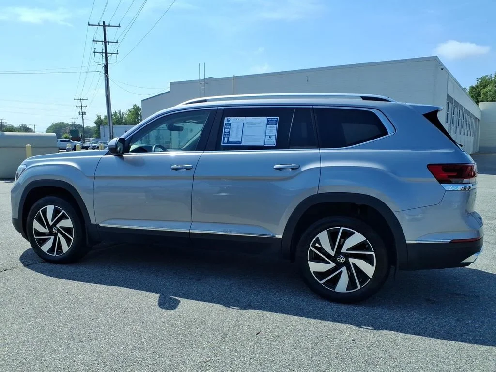 Used 2024  Volkswagen 2.0T SEL image 25