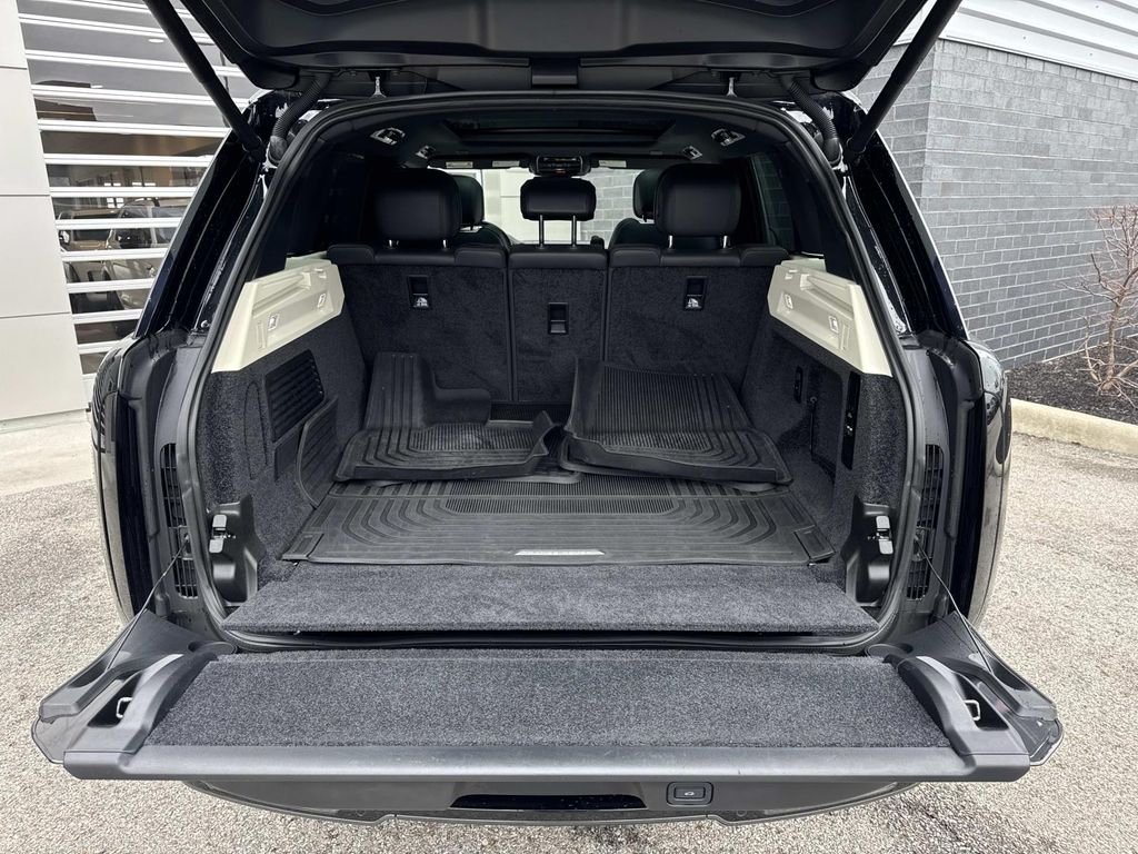 Certified Used 2023 Santorini Black Metallic Land Rover SE image 6