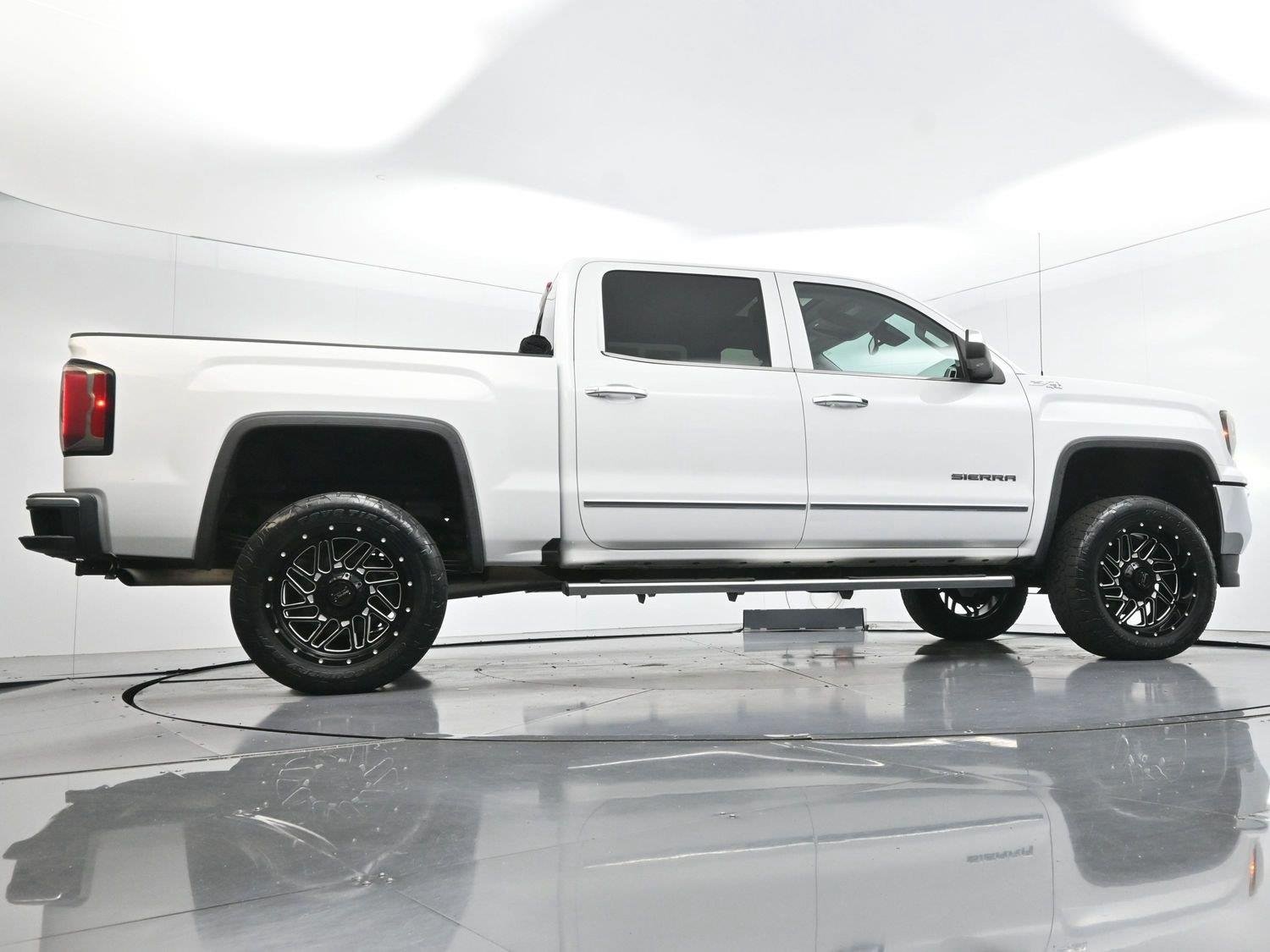 Used 2018 Summit White GMC SLT image 50