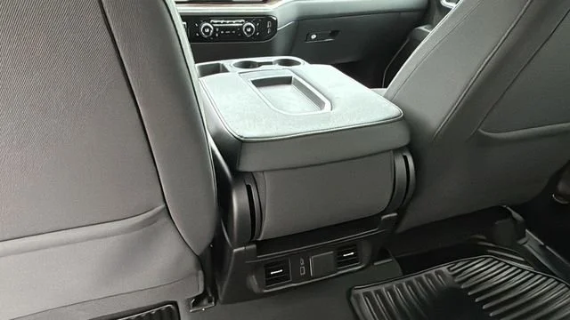 Used 2025 Summit White Chevrolet LT image 21