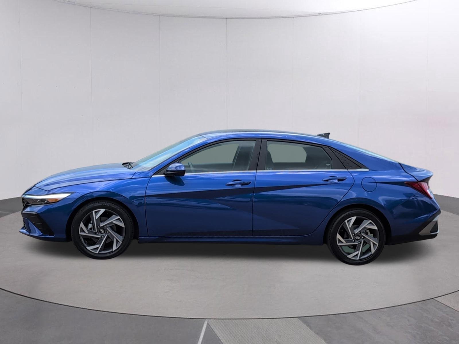 Used 2025 Intense Blue Hyundai SEL Convenience image 2