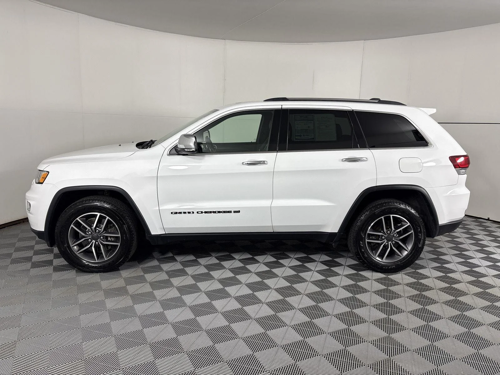 Used 2022 Bright White Clearcoat Jeep Limited image 14