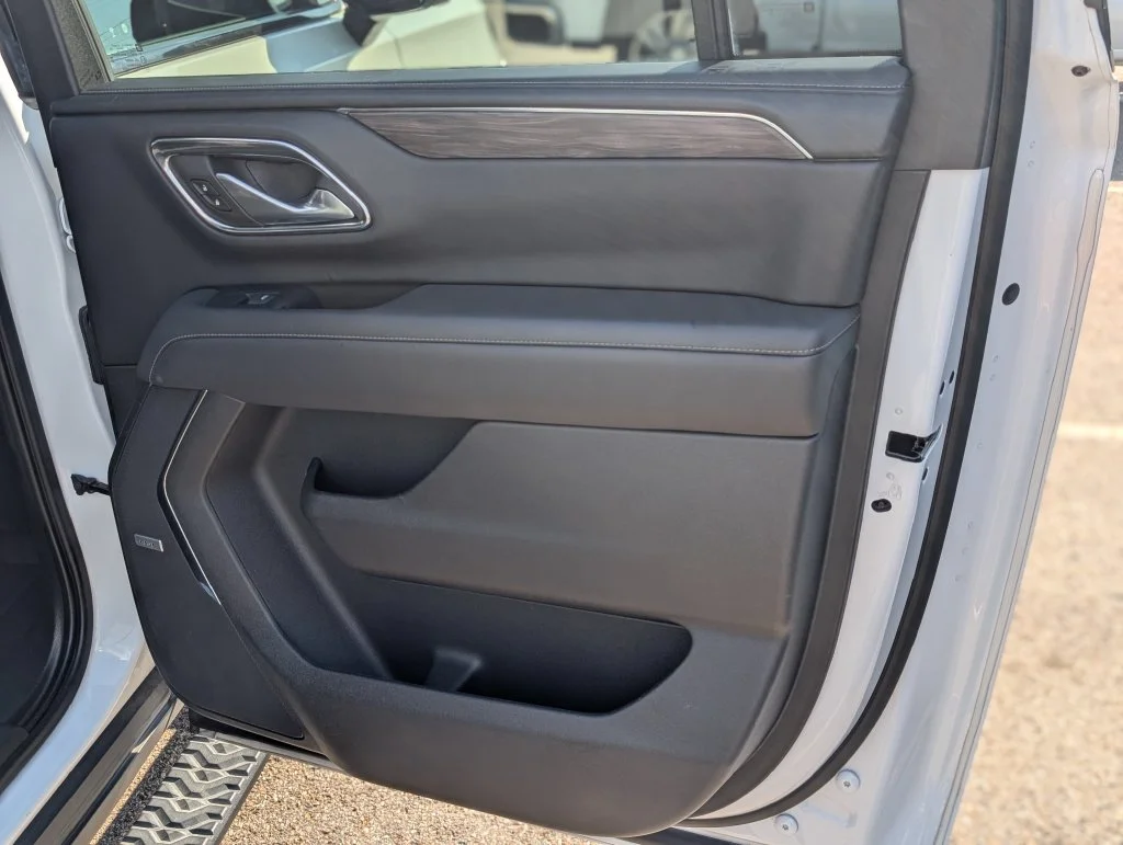 Used 2023 White Chevrolet Z71 image 41
