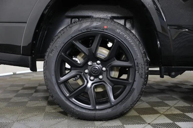 New 2026 Diamond Black Crystal Pearl-Coat Exterior Paint RAM Laramie image 33