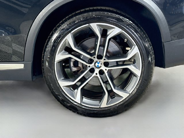 Used 2024 Black Sapphire Metallic BMW sDrive40i image 33