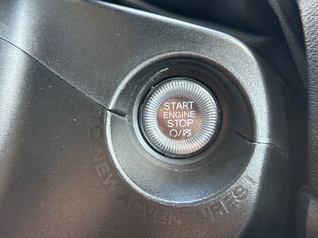 Used 2023 White Jeep Altitude image 19
