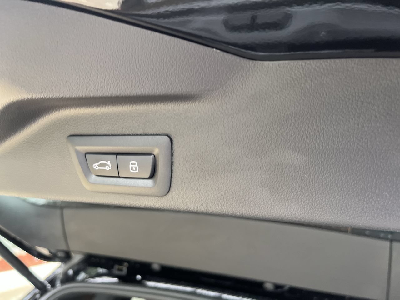 New 2026 Black Sapphire Metallic BMW xDrive40i image 34