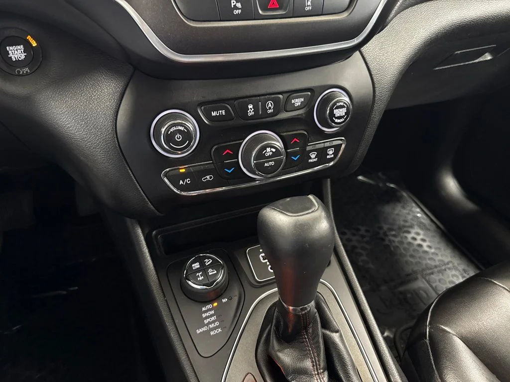 Used 2021 Beige Jeep Trailhawk image 26